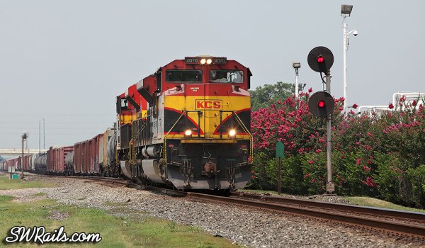 KCSM SD70ACe 4070 with an eastbound manifest train at Sugar Land, TX